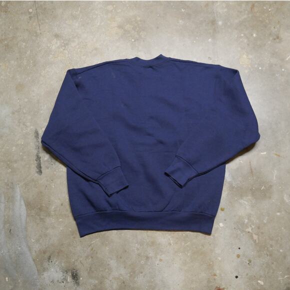 Vintage Y2K Christmas Sweatshirt - Picture 6 of 6